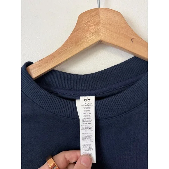 Alo Accolade Crew Neck Pullover – Navy – Size Small – NWT - Picture 3 of 5